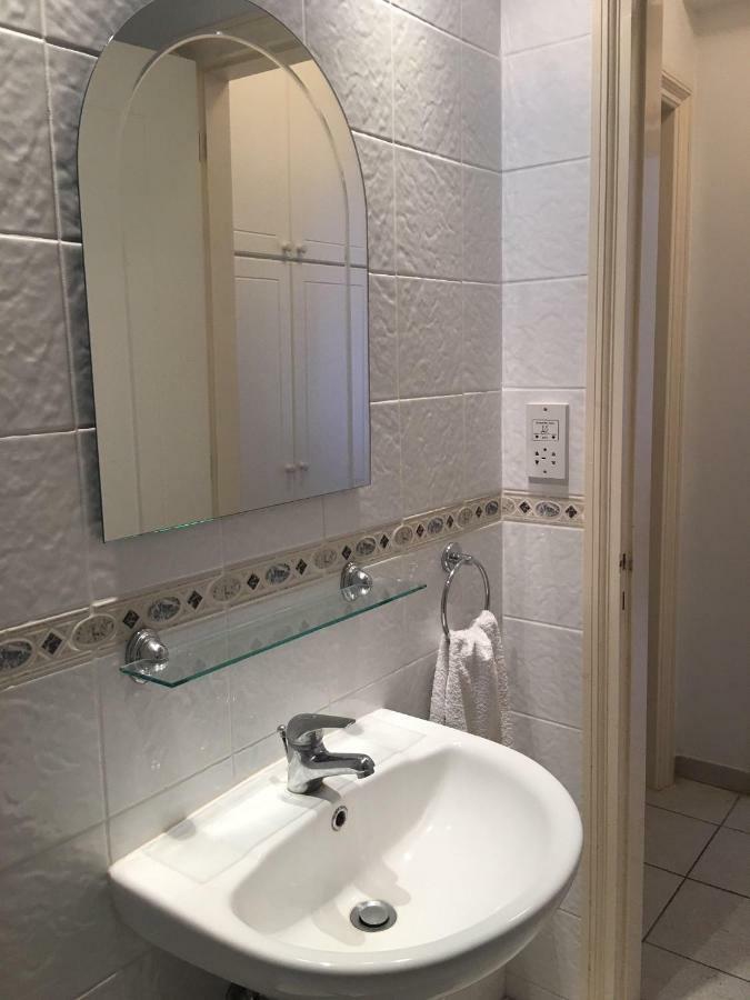 Limnaria Gardens - Modern 1 Bed, Walk To Beach & Shops Paphos Exterior photo