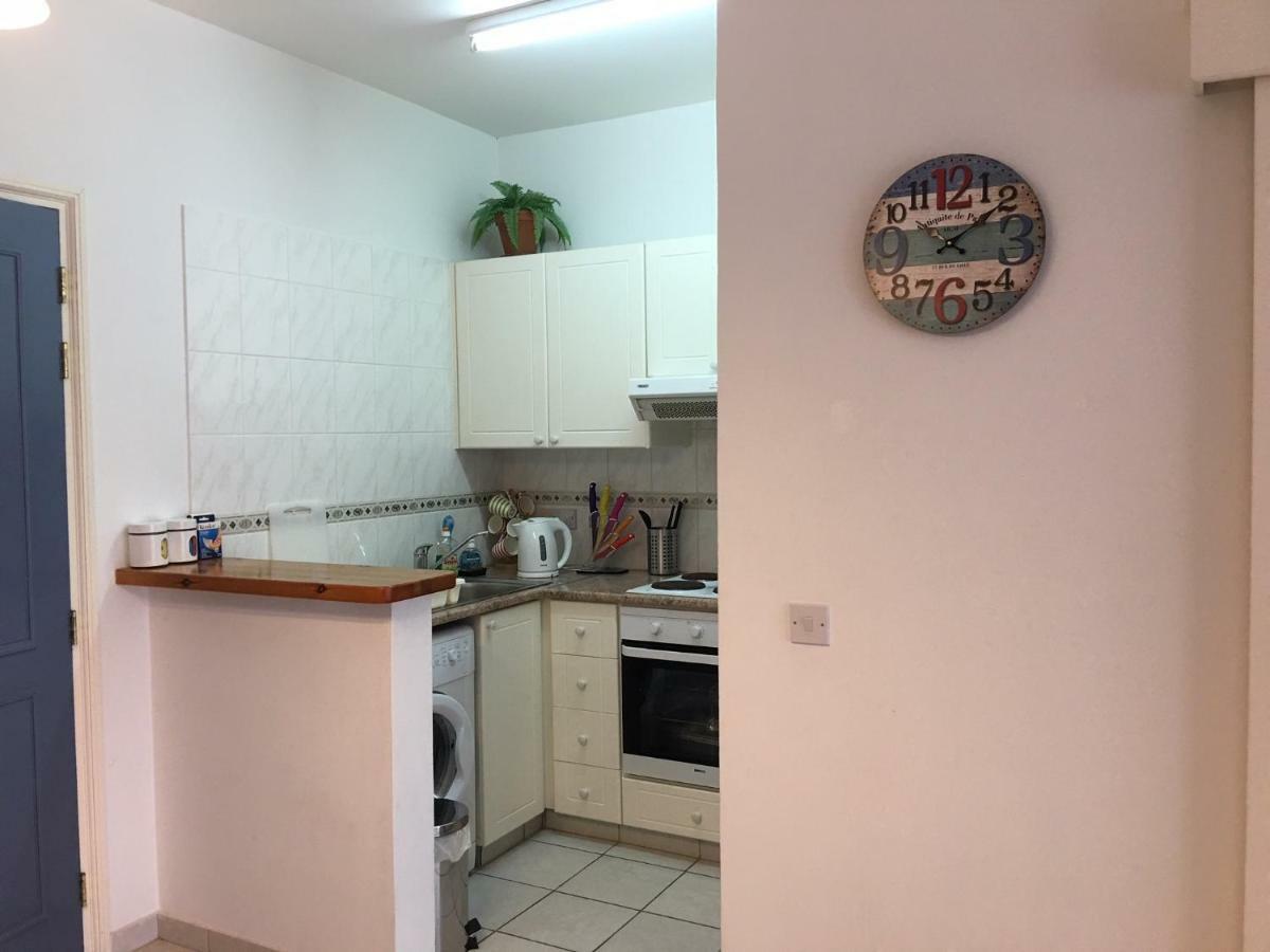 Limnaria Gardens - Modern 1 Bed, Walk To Beach & Shops Paphos Exterior photo